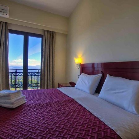 Hotel Isaraiko Spiti Agia Theodora Isaris Bagian luar foto