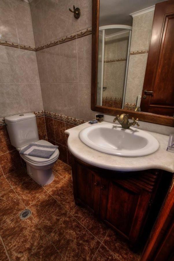 Hotel Isaraiko Spiti Agia Theodora Isaris Bagian luar foto