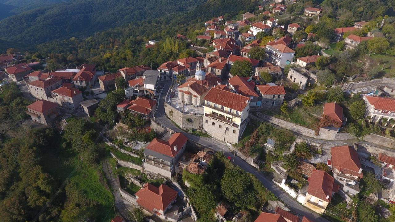 Hotel Isaraiko Spiti Agia Theodora Isaris Bagian luar foto