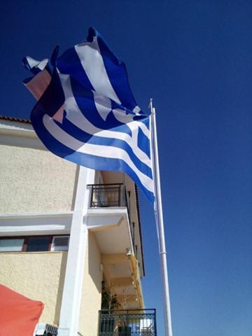Hotel Isaraiko Spiti Agia Theodora Isaris Bagian luar foto
