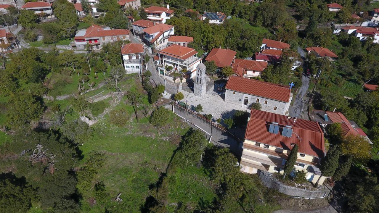 Hotel Isaraiko Spiti Agia Theodora Isaris Bagian luar foto