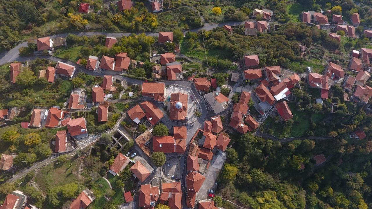 Hotel Isaraiko Spiti Agia Theodora Isaris Bagian luar foto