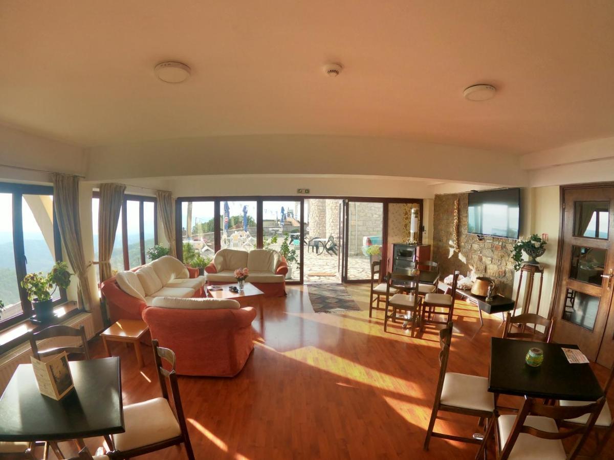 Hotel Isaraiko Spiti Agia Theodora Isaris Bagian luar foto