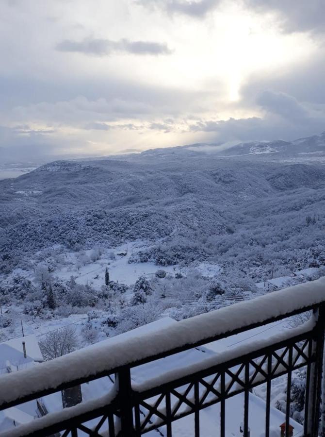 Hotel Isaraiko Spiti Agia Theodora Isaris Bagian luar foto