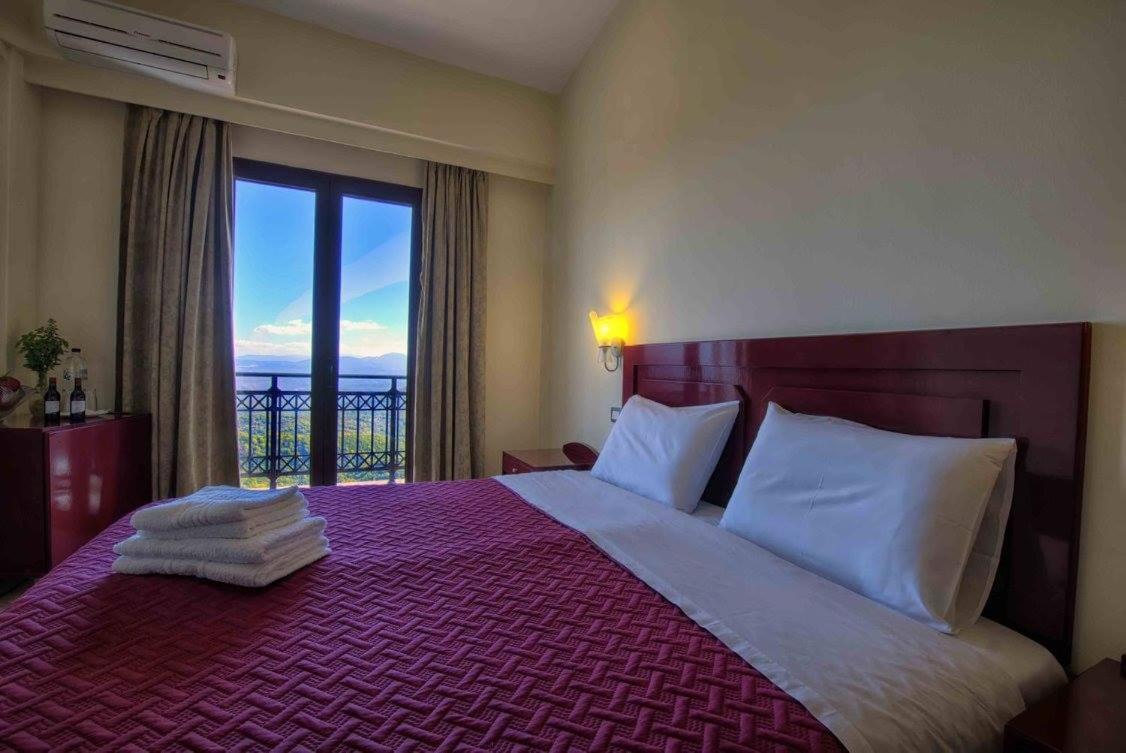 Hotel Isaraiko Spiti Agia Theodora Isaris Bagian luar foto